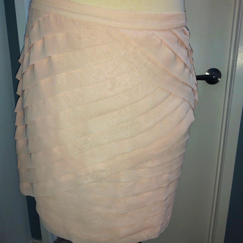 NWT New York & Co Beautiful patterned light pink skirt - sz 14